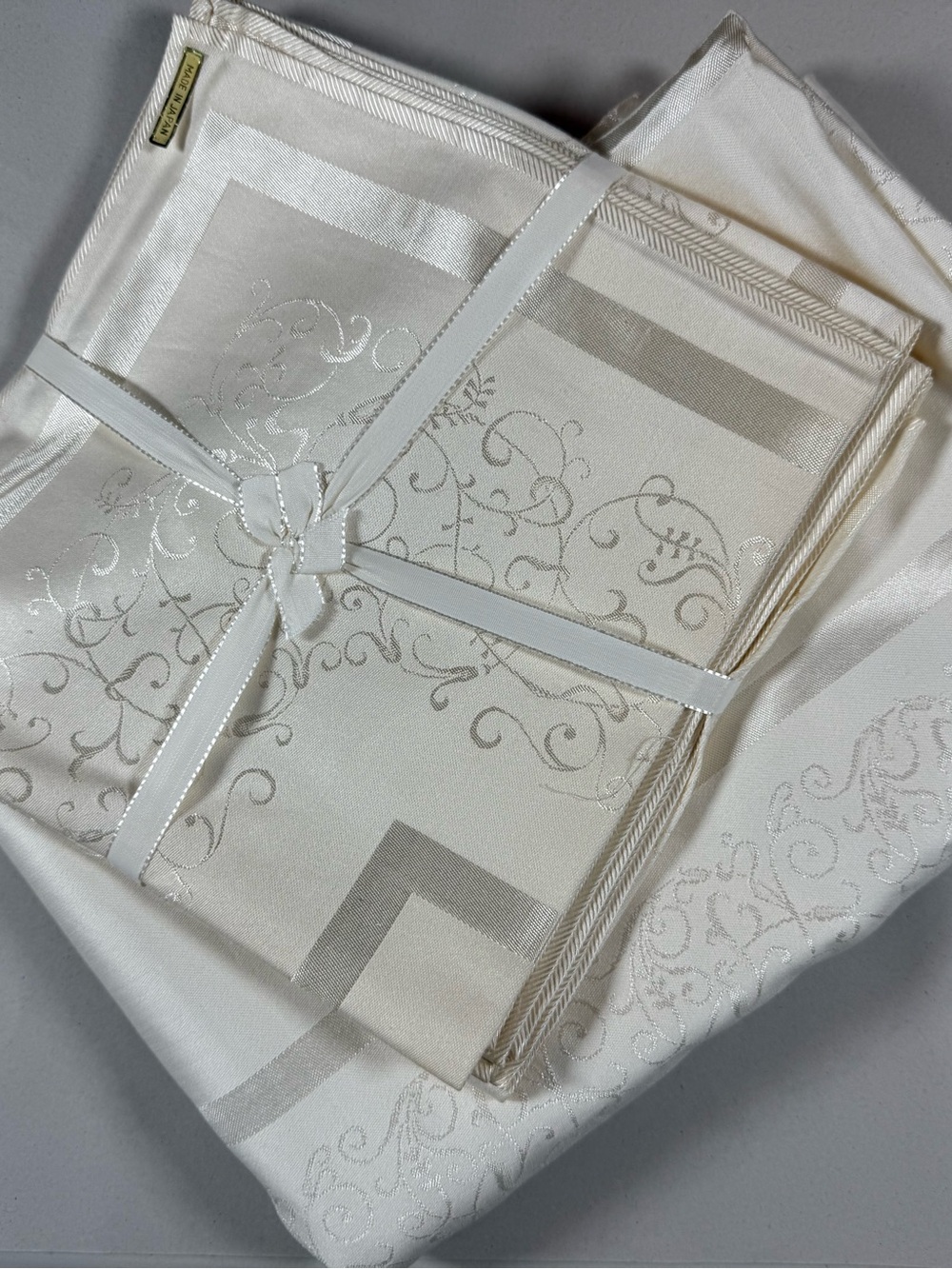 Luxury Cream Damask Table Linen Oblong Set-8 Linen Napkins